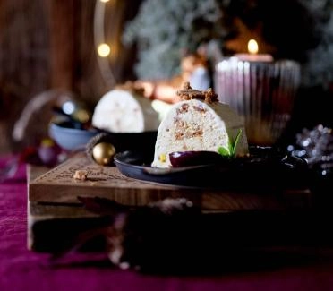 Lebkuchenparfait-mit-Rotweinzwetschgen